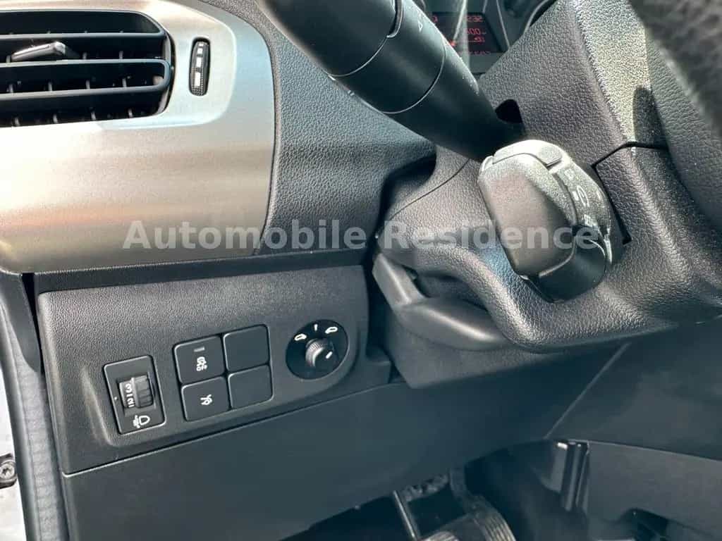 Citroën C-Elysee Selection 1.6 AUT.*SHZ*LMF*LED*TEMP*E-P 06/2018-photo-13