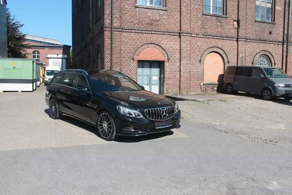 Mercedes-Benz E 350 T BlueTec Avantg.*Aut.*LED*Comand*AHK*19" 04/2016-photo-3