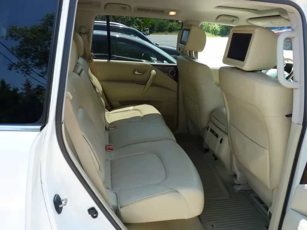 Infiniti QX56 02/2011-photo-10