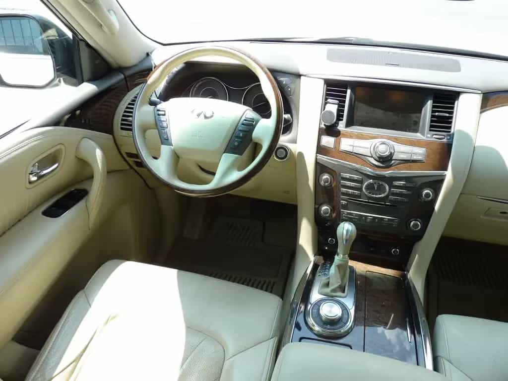 Infiniti QX56 02/2011-photo-11