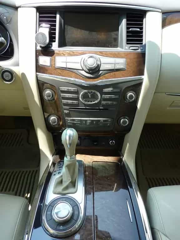 Infiniti QX56 02/2011-photo-12