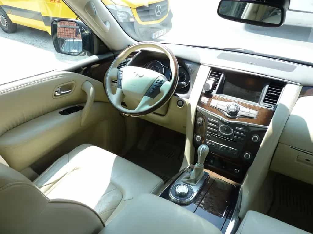 Infiniti QX56 02/2011-photo-8