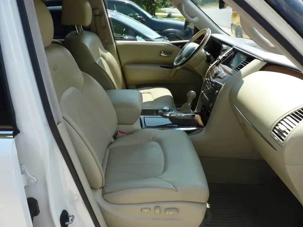 Infiniti QX56 02/2011-photo-9