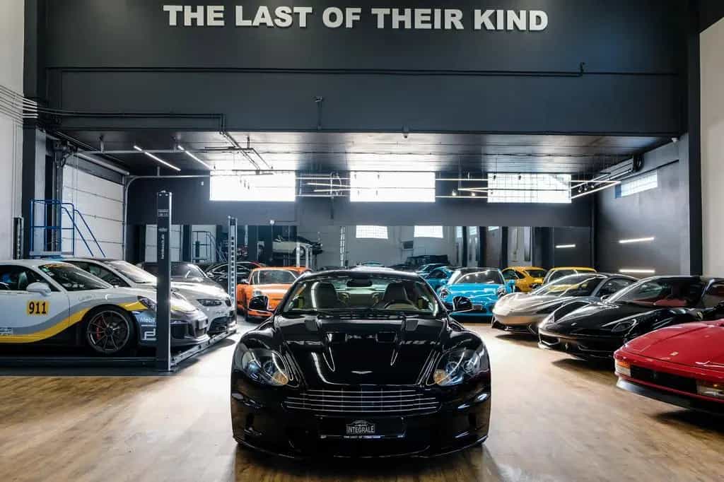 Aston Martin DBS 6.0 V12 1 of 378 01/2012-photo-1