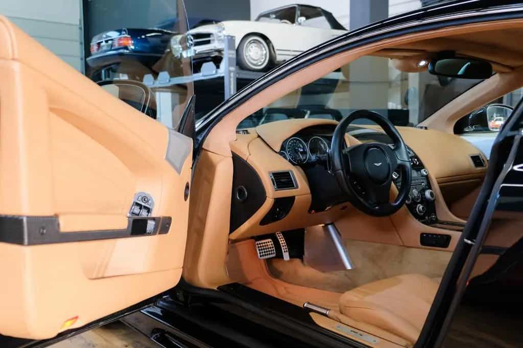 Aston Martin DBS 6.0 V12 1 of 378 01/2012-photo-6