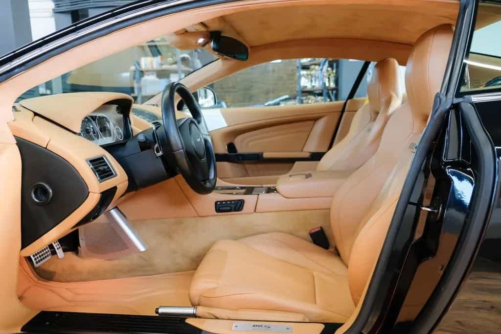 Aston Martin DBS 6.0 V12 1 of 378 01/2012-photo-7