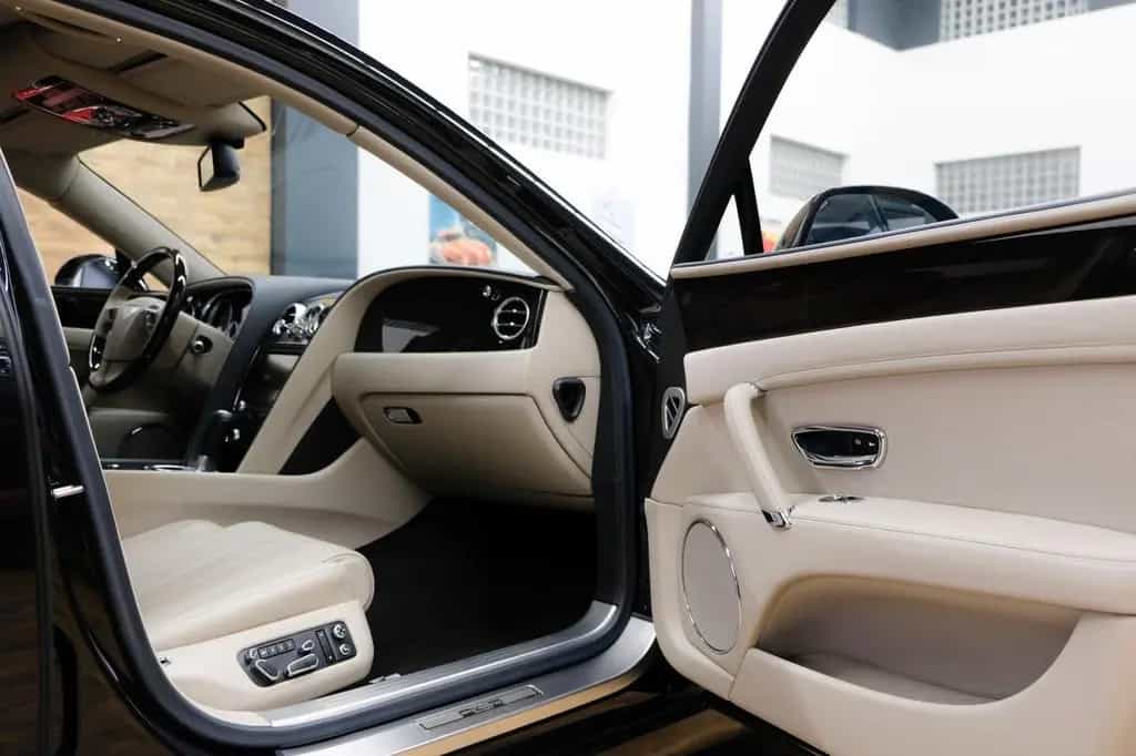 Bentley Continental Flying Spur W12 11/2014-photo-8