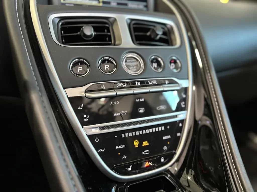 Aston Martin DB11 4.0 V8 Volante Cabrio *Tech Pack+,Serv. neu 05/2020-photo-12