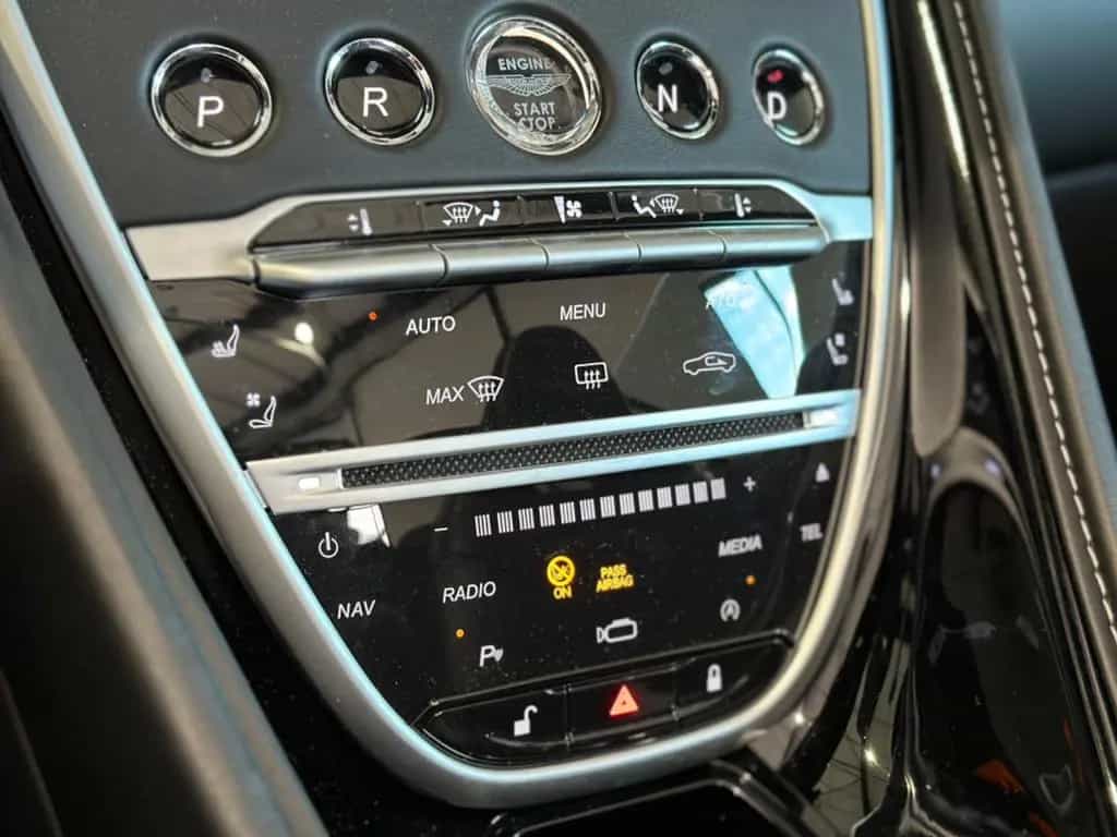 Aston Martin DB11 4.0 V8 Volante Cabrio *Tech Pack+,Serv. neu 05/2020-photo-14