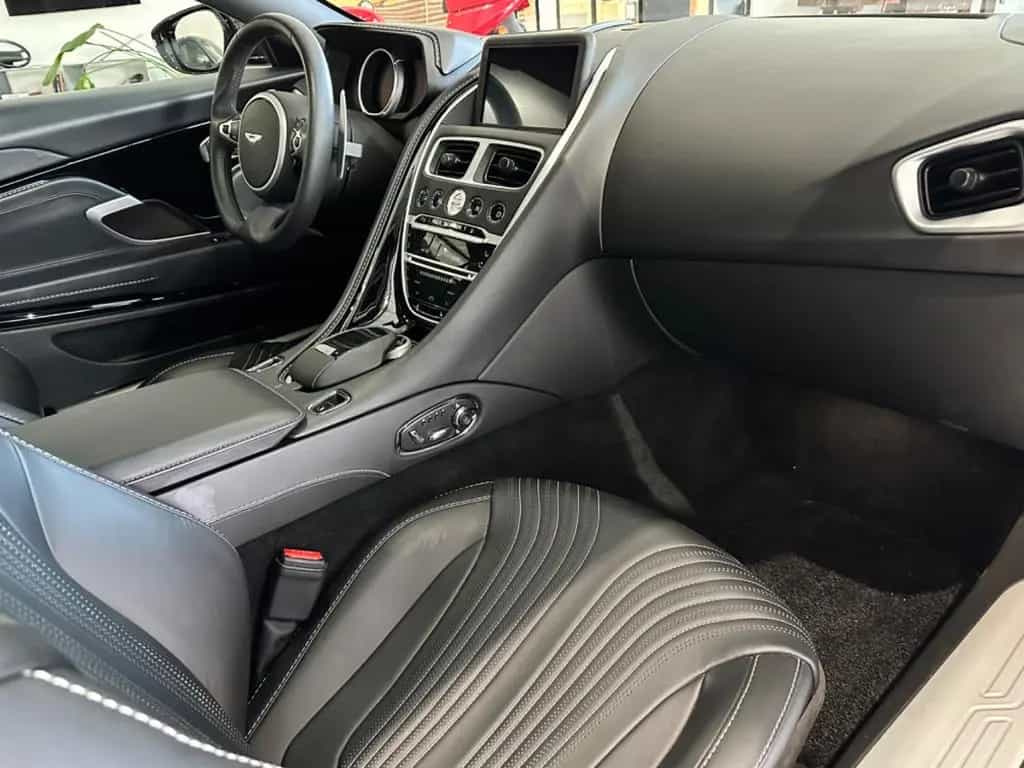 Aston Martin DB11 4.0 V8 Volante Cabrio *Tech Pack+,Serv. neu 05/2020-photo-32