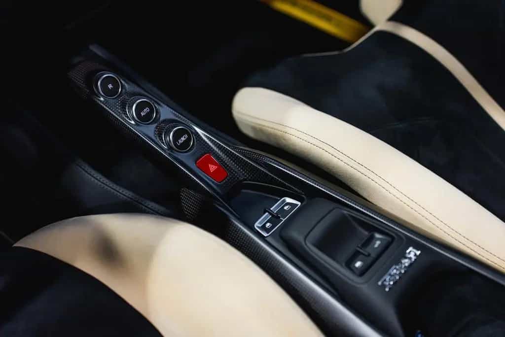 Ferrari F8 Spider MANSORY CARBON SOFTKIT 08/2021-photo-33