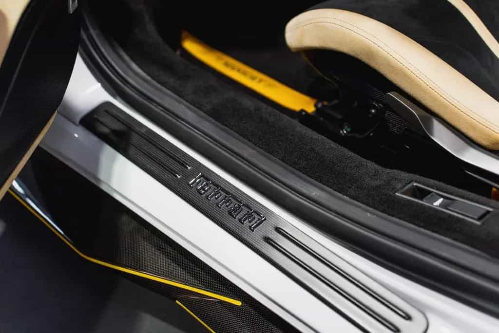 Ferrari F8 Spider MANSORY CARBON SOFTKIT 08/2021-photo-36