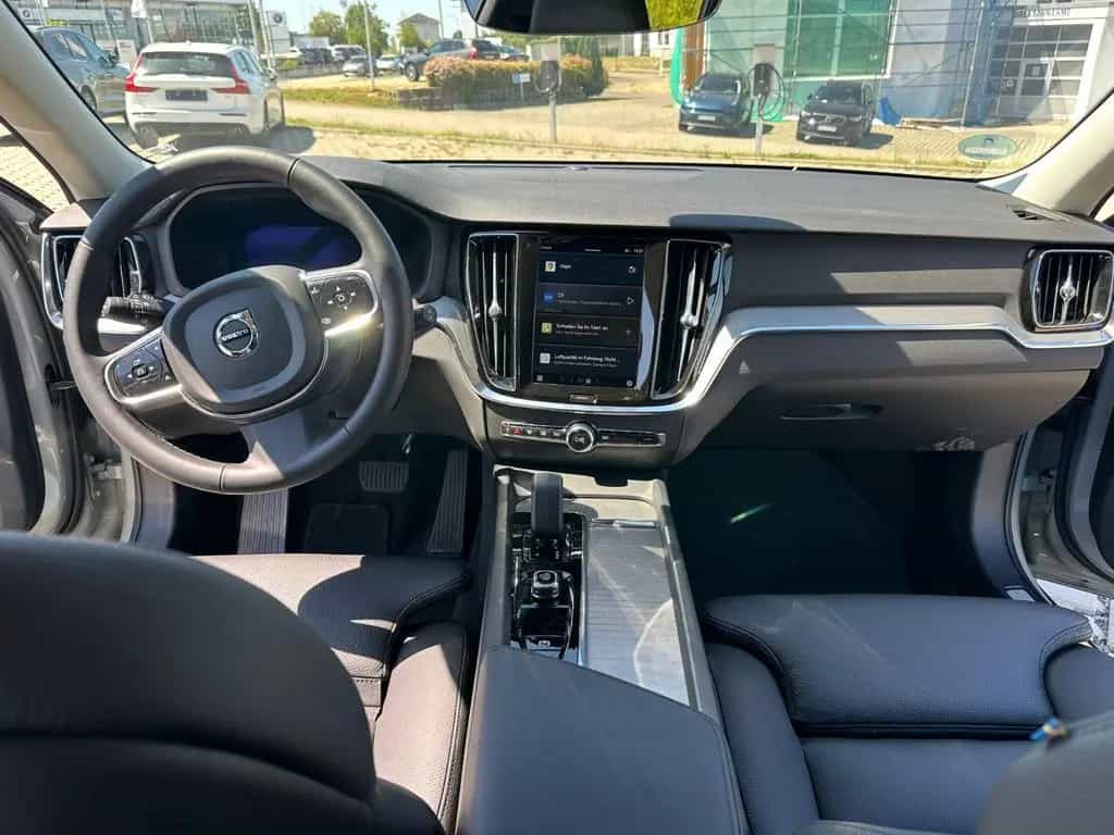 Volvo V60 Cross Country Plus AWD 08/2023-photo-10