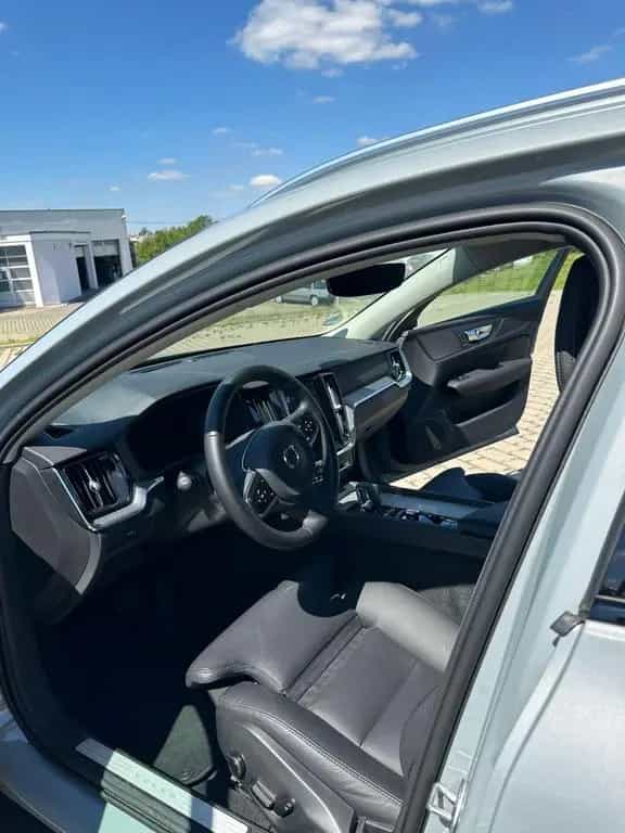 Volvo V60 Cross Country Plus AWD 08/2023-photo-9