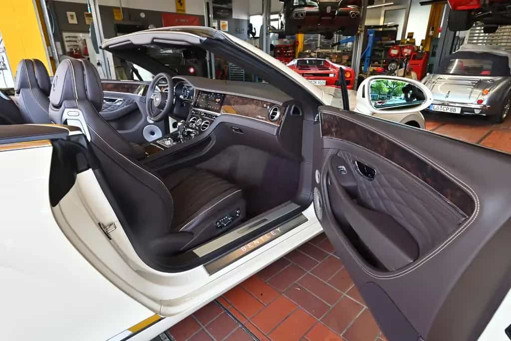 Bentley Continental GTC GTC V8 Azure/Voll!Neuwagen mit TZ!Einzelstück! 06/2024-photo-21