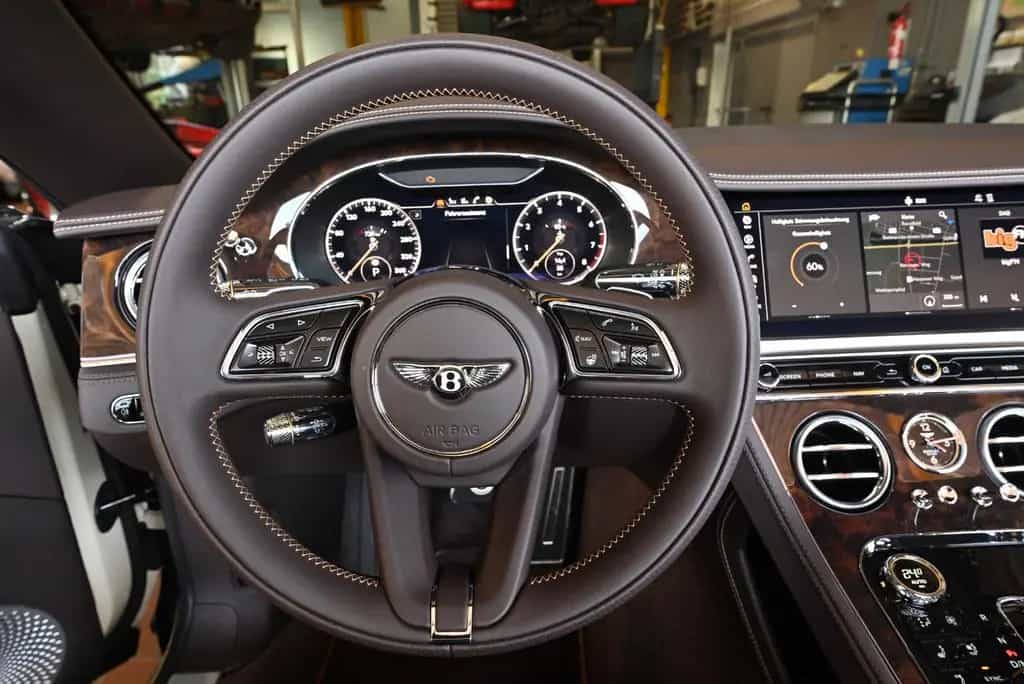 Bentley Continental GTC GTC V8 Azure/Voll!Neuwagen mit TZ!Einzelstück! 06/2024-photo-27