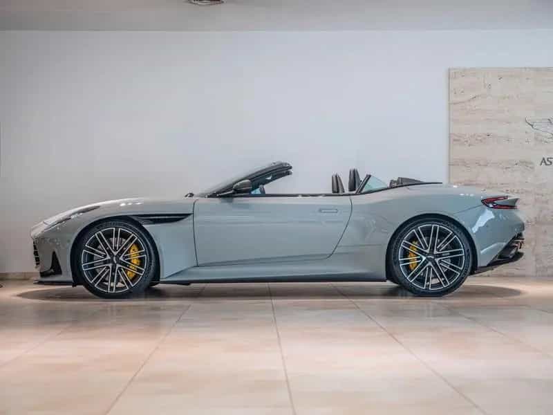 Aston Martin DB12 null-photo-15