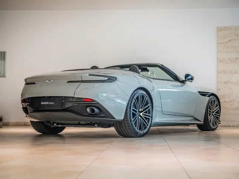 Aston Martin DB12 null-photo-16