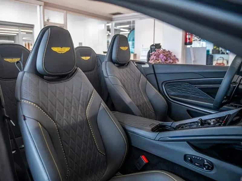 Aston Martin DB12 null-photo-6