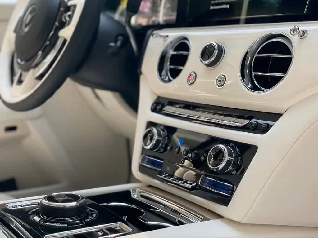 Rolls-Royce Ghost Silver Badge - Tageszulassung 08/2025-photo-13