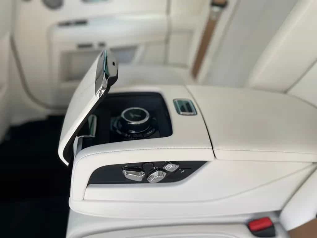 Rolls-Royce Ghost Silver Badge - Tageszulassung 08/2025-photo-17