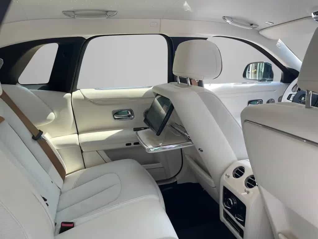 Rolls-Royce Ghost Silver Badge - Tageszulassung 08/2025-photo-19