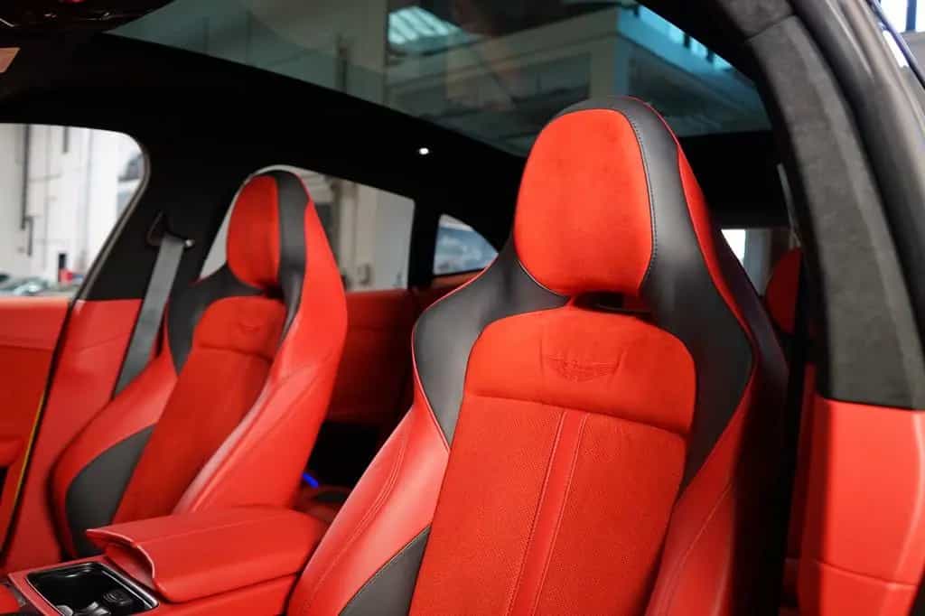 Aston Martin DBX707 CERAMIC*AUX.HEAT*BLACK*144.215€ NETTO 05/2023-photo-15