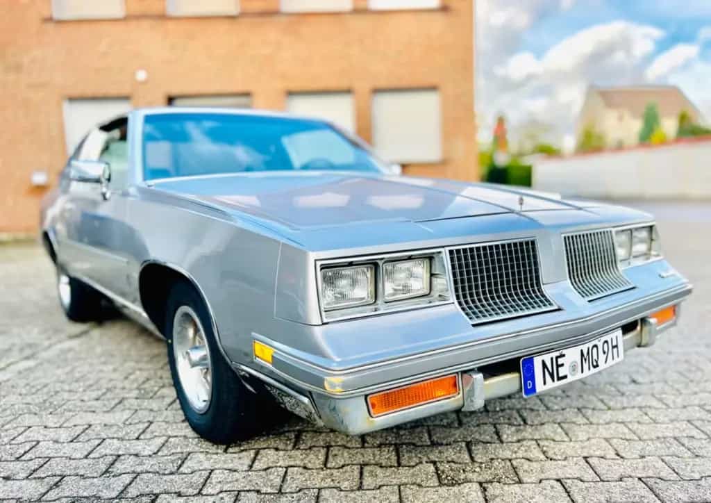Oldsmobile Cutlass BROUGHAM 05/1983-photo-0