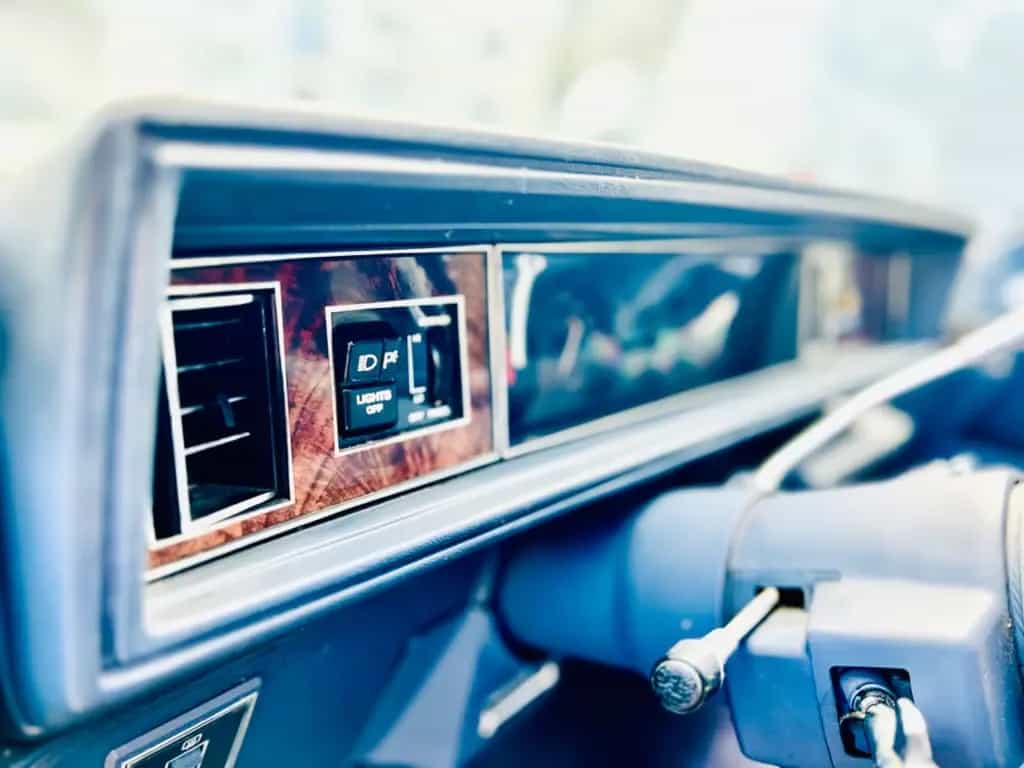 Oldsmobile Cutlass BROUGHAM 05/1983-photo-11