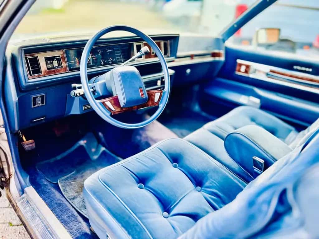 Oldsmobile Cutlass BROUGHAM 05/1983-photo-9