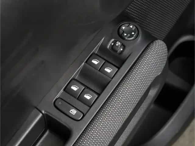 Citroën C3 Aircross Shine 1.2 PureTech 130 EU6d Navi App 02/2022-photo-11