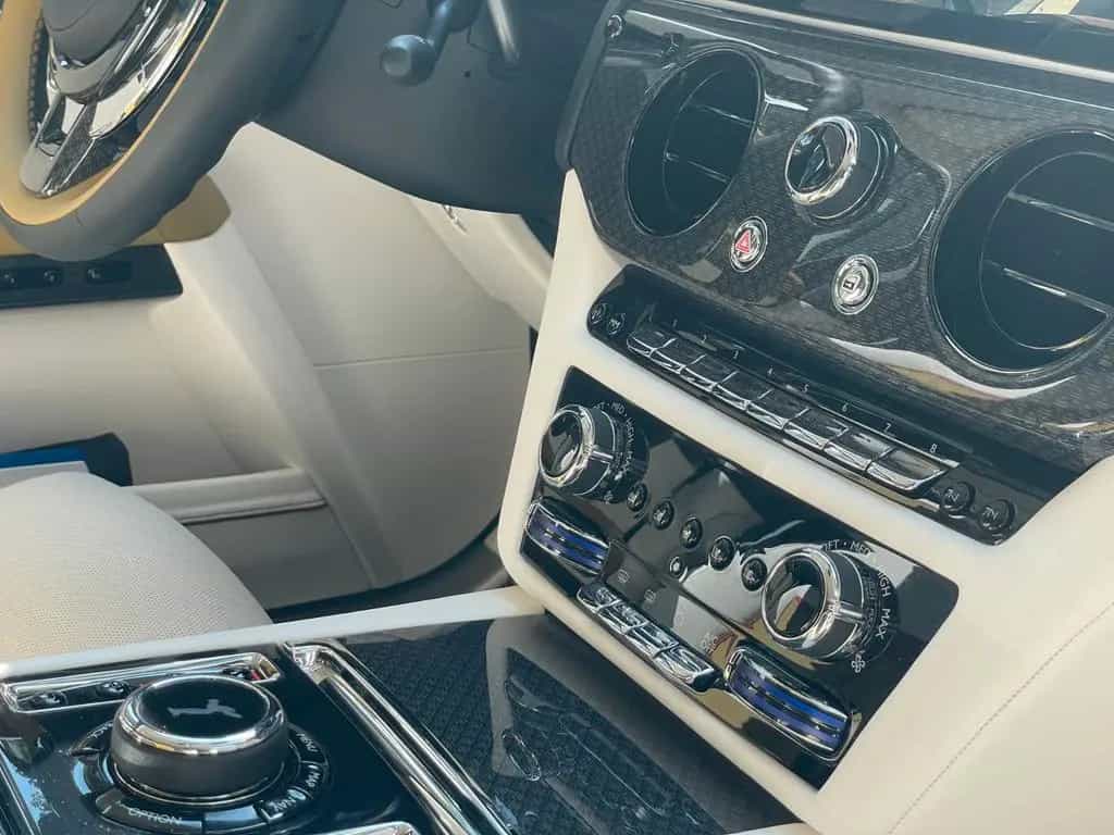 Rolls-Royce Ghost Black Badge - Bespoke/Shooting Star/2 Tone 01/2024-photo-25