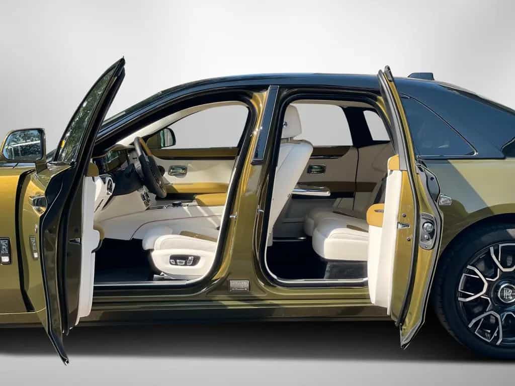 Rolls-Royce Ghost Black Badge - Bespoke/Shooting Star/2 Tone 01/2024-photo-3