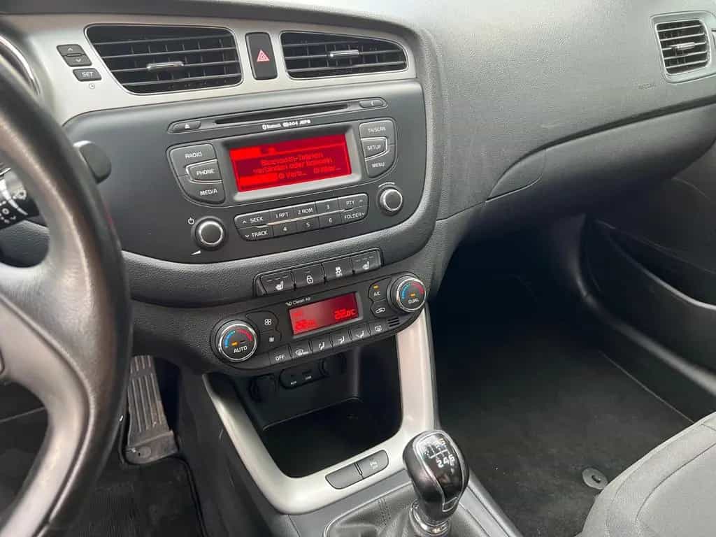 Kia Ceed Fifa World Cup Ed *SH TEL EPH WKR beh.MFL 07/2015-photo-9