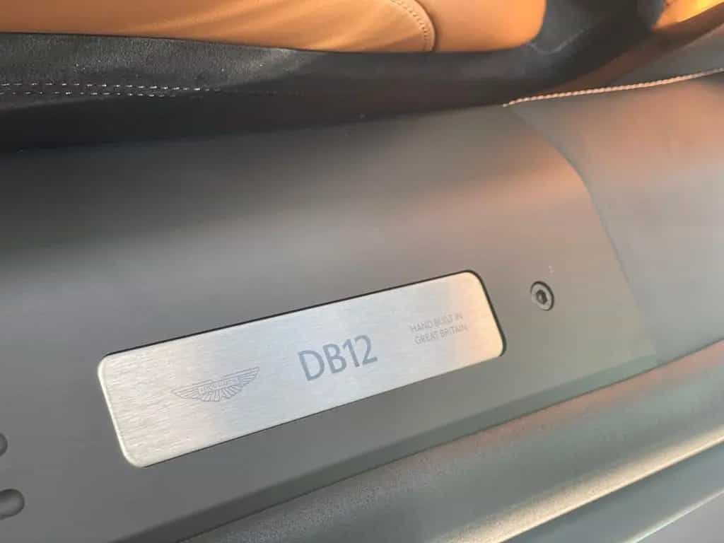 Aston Martin DB12 4.0 V8 Volante 03/2024-photo-13