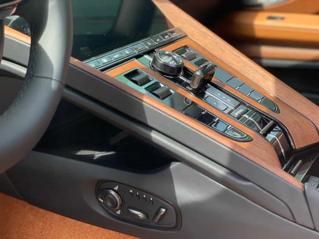Aston Martin DB12 4.0 V8 Volante 03/2024-photo-14