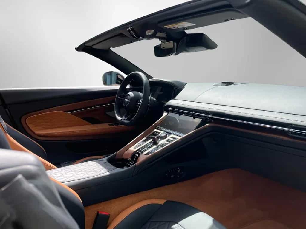 Aston Martin DB12 4.0 V8 Volante 03/2024-photo-16