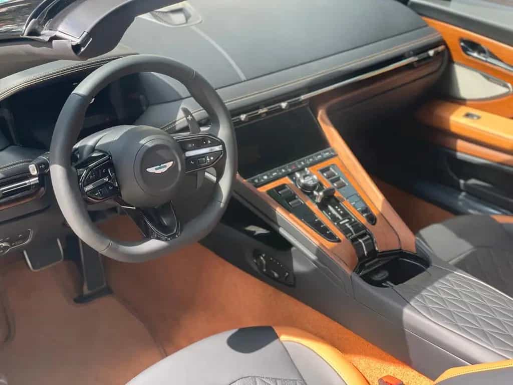 Aston Martin DB12 4.0 V8 Volante 03/2024-photo-7