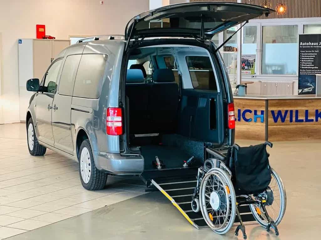 Volkswagen Caddy Maxi-Behindertengerecht-Rampe-TOP 06/2011-photo-12