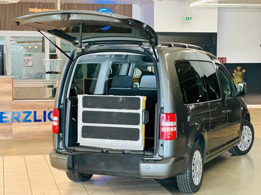 Volkswagen Caddy Maxi-Behindertengerecht-Rampe-TOP 06/2011-photo-8