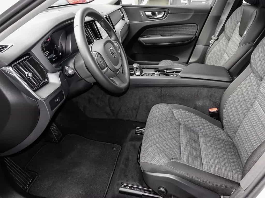 Volvo XC60 Core 2WD B4 Diesel EU6d StandHZG AHK digita 08/2023-photo-10