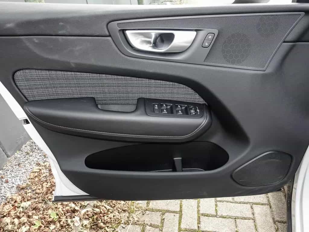 Volvo XC60 Core 2WD B4 Diesel EU6d StandHZG AHK digita 08/2023-photo-13