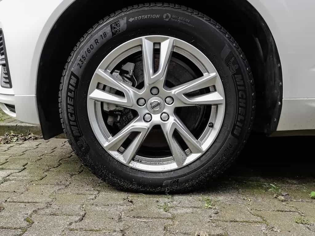 Volvo XC60 Core 2WD B4 Diesel EU6d StandHZG AHK digita 08/2023-photo-2