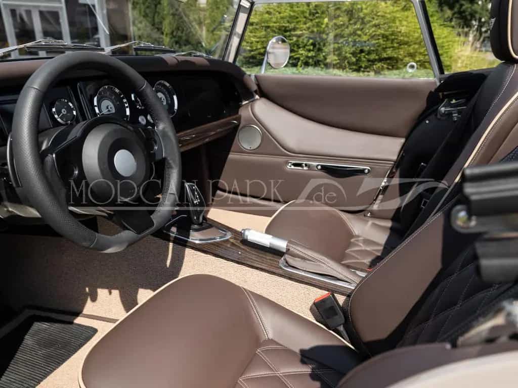 Morgan Plus Four MY25 *Coffee Beige / Soft Dark Brown* null-photo-10
