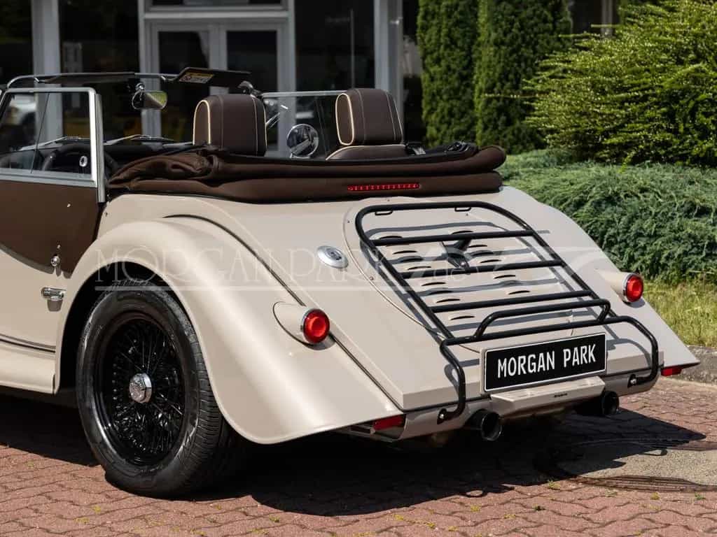 Morgan Plus Four MY25 *Coffee Beige / Soft Dark Brown* null-photo-8