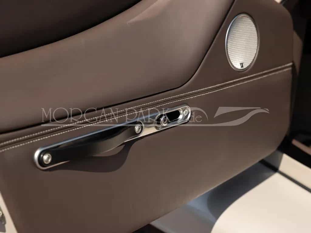 Morgan Plus Four MY25 *Coffee Beige / Soft Dark Brown* null-photo-9