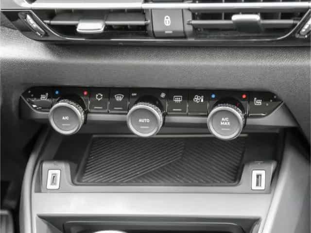 Citroën C4 Feel Pack 1.2 PureTech 130 EU6d HUD Navi LED 03/2022-photo-8
