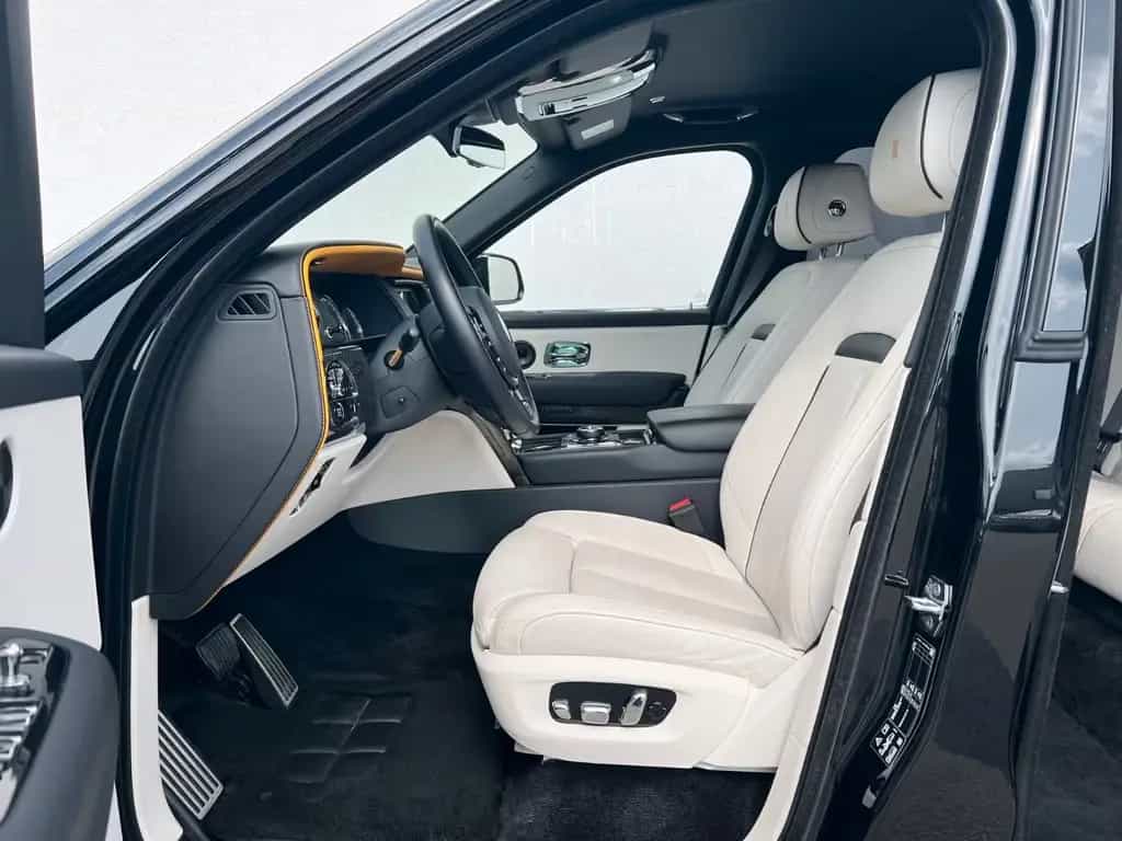 Rolls-Royce Cullinan Black Badge 05/2023-photo-12