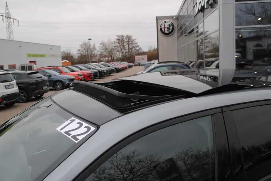 Alfa Romeo Junior 1.2 MHEV Speciale Ibrida Glasschiebedach 03/2025-photo-10