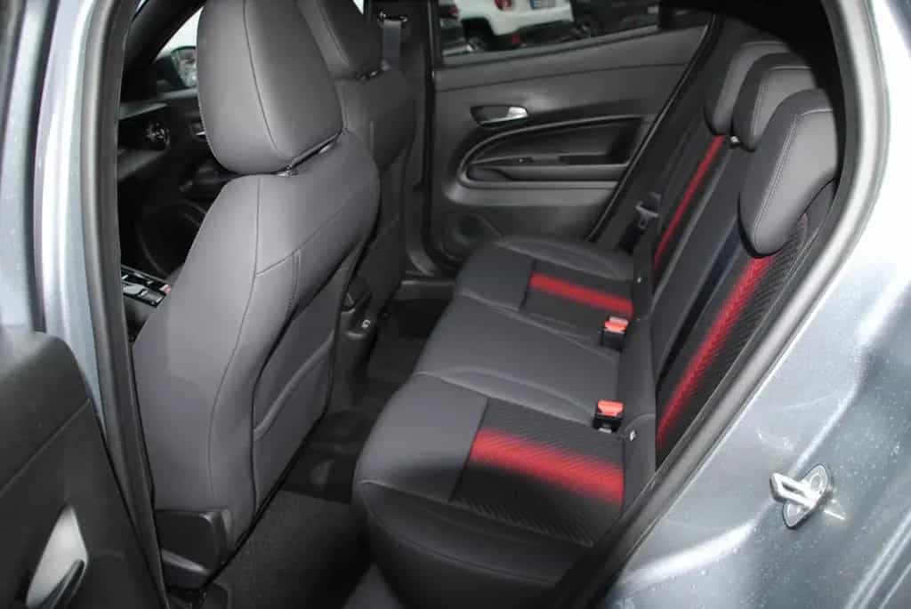 Alfa Romeo Junior 1.2 MHEV Speciale Ibrida Glasschiebedach 03/2025-photo-13